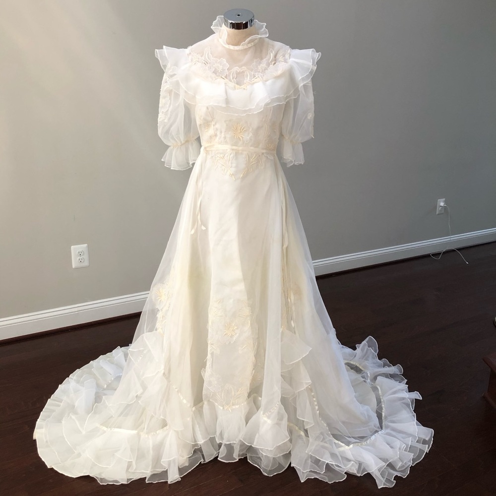 Vintage Ruffles Wedding Dress + Cap Veil